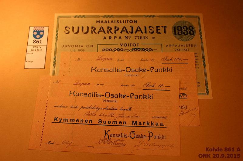 k-0861-a.jpg - Kohde 861, lhthinta: 10 € / myyntihinta: 15 € KOP sekit (2) ja Suurarpajaislippu 191?-1938 KOP lunastetut ja allekirj. sekit 10Smk ja 100Smk. Suurarpajaiset 1938 n:o 77648, kunto: 8