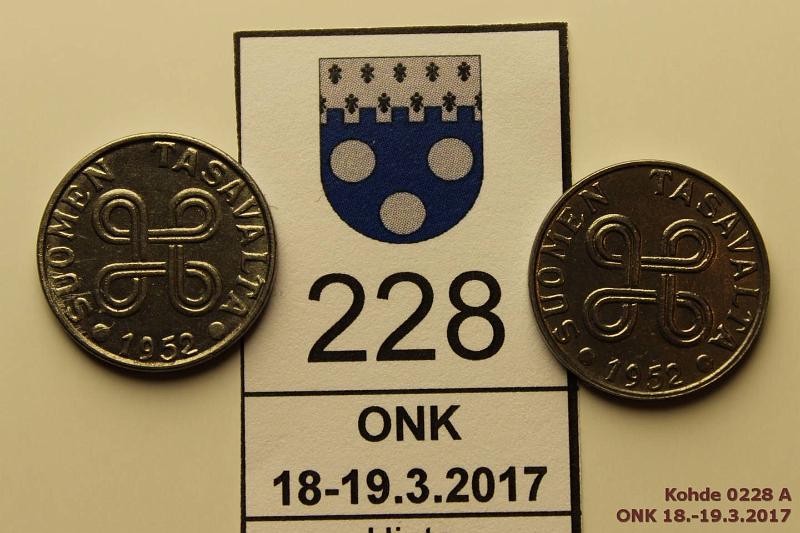 k-0228-a.jpg - Kohde 228, lhthinta: 5 € / myyntihinta: 9 € 5 mk 1952 (2) Fe, leimakiiltoa, hiven ruostetta. Kauniit!, kunto: 7