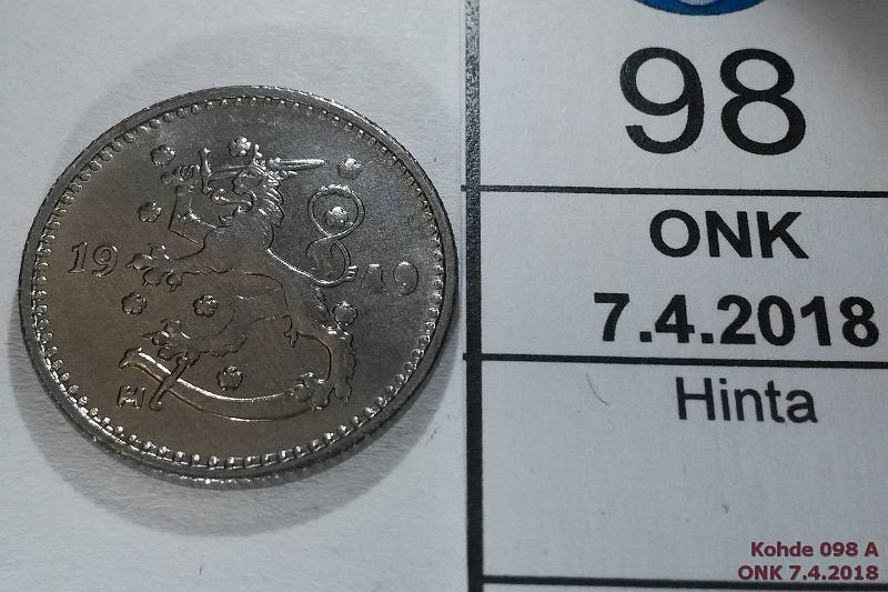 k-0098-a.jpg - Kohde 98 (kuva 1/2), lhthinta: 15 € / myyntihinta: 21 € 1 mk 1949 Fe, SNY 438.6, vuosil:n 4 ja 9 kaksoiskaiverrettu, leimakiiltoa, kunto: 8/9