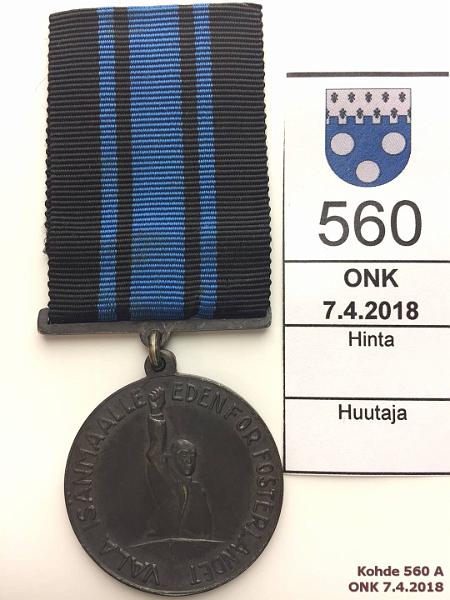 k-0560-a.jpg - Kohde 560 (kuva 1/2), lhthinta: 40 € / myyntihinta: 50 € Lapuan liike 1930 Mitali, Talonpoikaismarssi 7/7 1930, sinimustalla nauhalla, kunto: 9