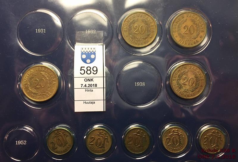 k-0589-b.jpg - Kohde 589 (kuva 2/3), l�ht�hinta: 40 &euro; / myyntihinta: 50 &euro; Suomen metallirahat II 1 p - 50 mk 1918-68 (213) 1p 1919-24(3), 1p 1968; 5p 1918-42(17), 5p 1963-67(5 kl 7-8); 10p 1919-44(24), 1963, -66, -68; 20p 1963-66(4); 25p 1921-45(21), 50p 1921-48(17), 50p 1963-67(5), 1mk 1921-62(42, hevosmarkat kl5-6), 1mk Ag, 1964-67(4); 5mk 1930-62(29); 10mk 1929-62(18); 20mk 1934-62(14), 50mk 1952-61(6). Kaikki erilaisia, vain muutamissa kansiohometta. Lis�ksi Suomen Rahojen Hinnasto 1864-1966 ja setelit 1mk 1963 (AI, Z) kl 4, kunto: 4-8