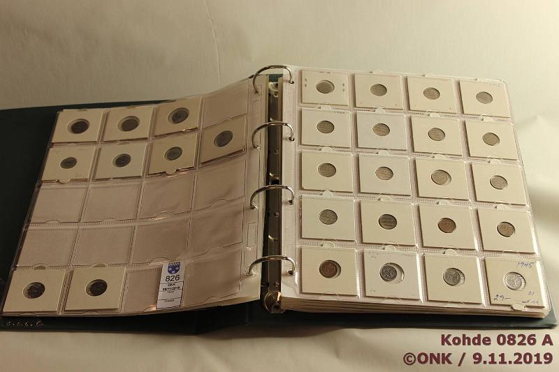 k-0826-a.jpg - Kohde 826 (kuva 1/2), lhthinta: 40 € / myyntihinta: 40 € Suomikansio (169) 19181952, 198788 1p 1919-24(6); 5p 1918-43(20); 10p 1919-45(29); 25p 1921-45(26); 50p 1921-48(26); 1mk 1921-52(31); 5mk 1930-51(15); 20mk 1934-39(6). Lisksi 10-50p sarjat 1987-88 rullista. Peruskuntoisia rahoja, mukana jonkin verran leimakiitoisiakin. Lhes kaikki erilaisia. Siisti kansio, kolikkotaskut, kunto: 4-9