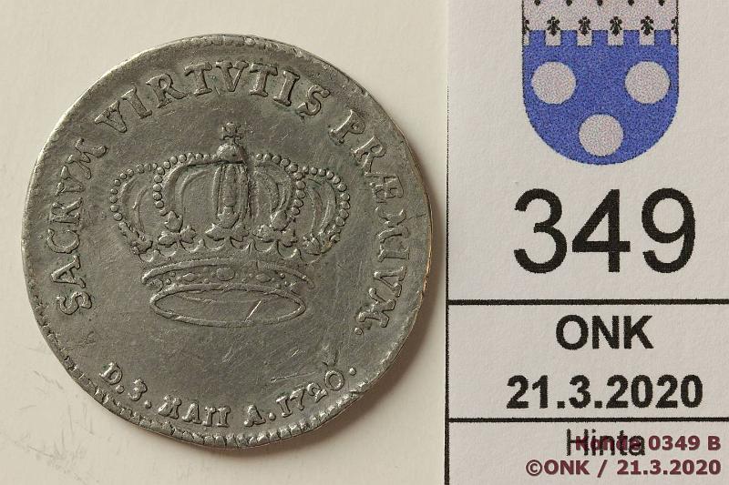 k-0349-b.jpg - Kohde 349 (kuva 2/2), lhthinta: 100 € / ei tarjouksia 1 rd 1720 Vrenne, Fredrik, vaaleaa metallia, paino 9,69g., kunto: 4