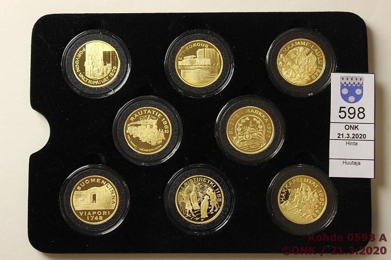 k-0598-a.jpg - Kohde 598 (kuva 1/3), lhthinta: 7700 € / myyntihinta: 8300 € Suomen kulta-aarre Moneta Au, Proof, 16 x 12g/999. 16 erilaista mitalia. Puulaatikko, tod, kunto: 10