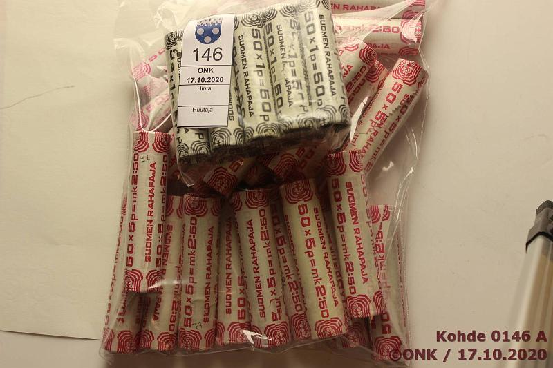 k-0146-a.jpg - Kohde 146, lhthinta: 10 € / myyntihinta: 23 € 1 + 5 p 1969-87 (30) RP rullat. 1p Al 1969(4), -74, -78(4); 5p Cu 1974(2), 75(2), 76(2), -77(4); Al 1977(2), -78, -79, -82(3), -83, -85, -87(2). Vl nkyviss kaikissa, km., kunto: 9