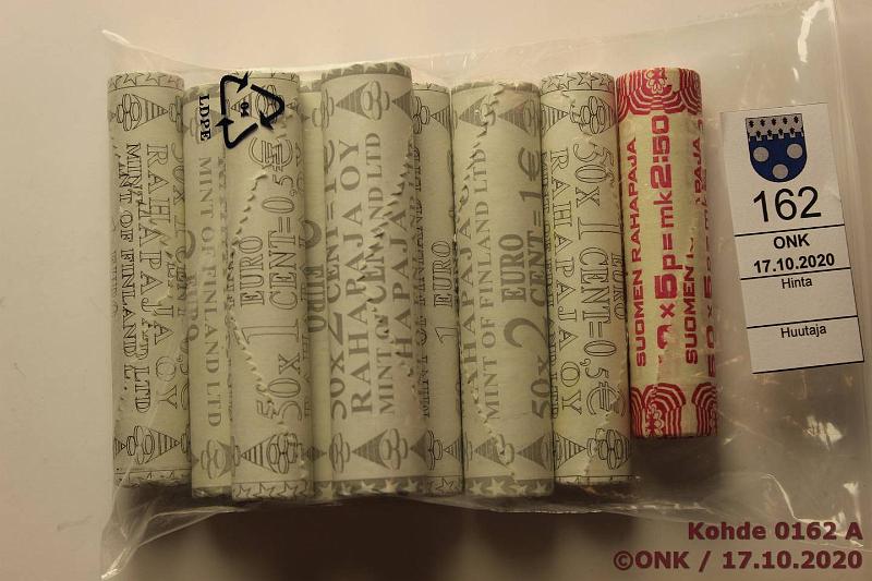 k-0162-a.jpg - Kohde 162, l�ht�hinta: 10 &euro; / myyntihinta: 17 &euro; 1 + 2 snt + 5 p 1981, -99, 2000 (9) RP rullat, Suomi: 1 snt 1999 kr/kl(2), kl/kl(2); 2 snt 2000 kr/kl(2), kl/kl(2); 5 p 1981 kr/kl, kunto: 9