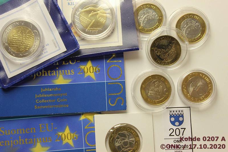 k-0207-a.jpg - Kohde 207, l�ht�hinta: 45 &euro; / myyntihinta: 45 &euro; 5 &euro; 2005-12 (10) BU, YU MM 2005, kaps, tasku, tod; EU-puheenj. 2006 (2), kortissa; Itsen�isyys 90v 2007, kaps, tasku, tod; Varsinais-Suomi 2010(4); H�me 2011; J��kiekon MM 2012. Osassa kaps, kunto: 8-9