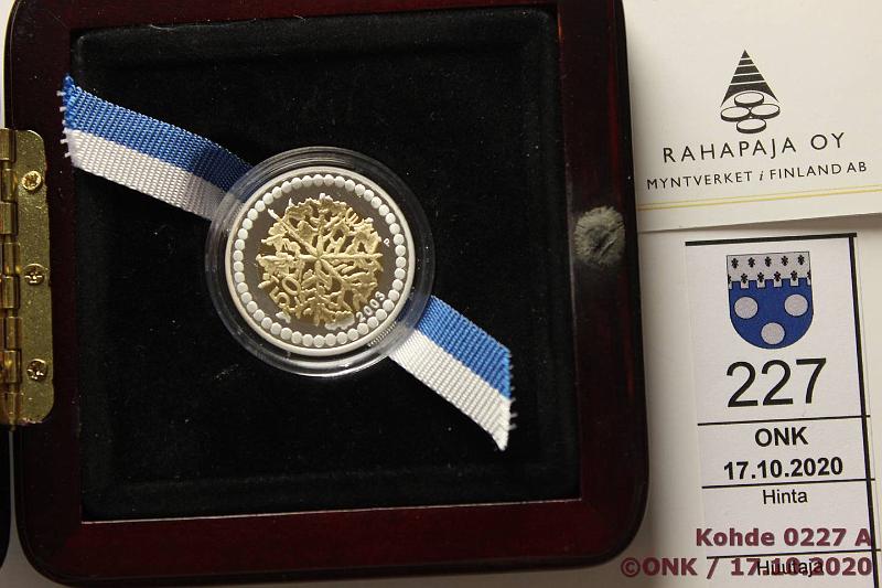 k-0227-a.jpg - Kohde 227 (kuva 1/2), l�ht�hinta: 200 &euro; / myyntihinta: 255 &euro; 50 &euro; 2003 Au/Ag, Proof, 5,175g/5,4575g, Rahataide, kotelo, tod, kunto: 10
