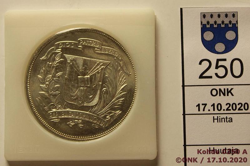 k-0250-a.jpg - Kohde 250, l�ht�hinta: 10 &euro; / myyntihinta: 14 &euro; Dominikaaninen Tasavalta 1 peso 1974 KM#35 Ag, 26,7g/900, 12. Keski-Amerikan ja Karibian kisat, kunto: 9