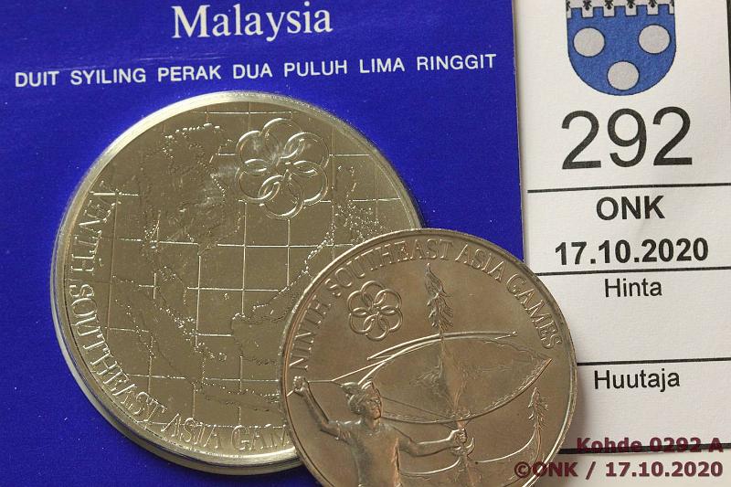 k-0292-a.jpg - Kohde 292, lhthinta: 15 € / myyntihinta: 18 € Malesia 1 + 25 ringgit 1977 KM#22, 23 CuNi 1r; Ag 34g/925 25r kortissa, Southeast Asia Games, kunto: 9