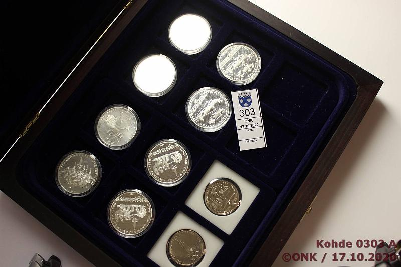 k-0303-a.jpg - Kohde 303 (kuva 1/2), lhthinta: 180 € / myyntihinta: 225 € Neuvostoliitto 1 - 10 rpl (22) 1977-80 Y#144-150, 178-185 Moscow 1980: 1 rpl CuNiZn 1977 Olympialaiset, CuNi 1980 Soihtu (prooflike?); 5 rpl Ag, 16,67g/900 Proof, kaps: 1977 Kiova, Leningrad, Minsk, Tallinna, -80 Jousiammunta(2), Voimistelu(2), Ratsastus(2), Gorodki(2); 10 rpl Ag, 33,3g/900, Proof, kaps: 1977 Moskova, Olympialaiset, -80 Paini(2), Kydenveto(2), Porokilpailu(2). Puulaatikossa., kunto: 9-10