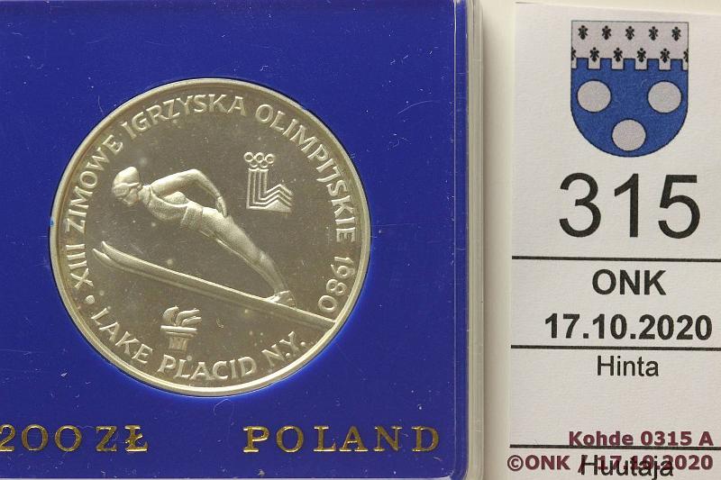 k-0315-a.jpg - Kohde 315, l�ht�hinta: 5 &euro; / myyntihinta: 7 &euro; Puola 200 zlotych 1980 Y#110 Ag, Proof, 17,6g/750, XIII Winter Olympics; torch below skier, kotelo, kunto: 10
