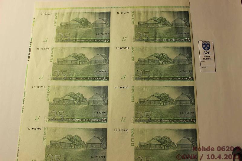 k-0620-b.jpg - Kohde 620 (kuva 2/2), lhthinta: 50 € / myyntihinta: 50 € Eesti 25 kr (8) 2007 P#87 Arkin osa, 8 kpl leikkaamattomia 2x4 ryhmityksen, kunto: 8-9