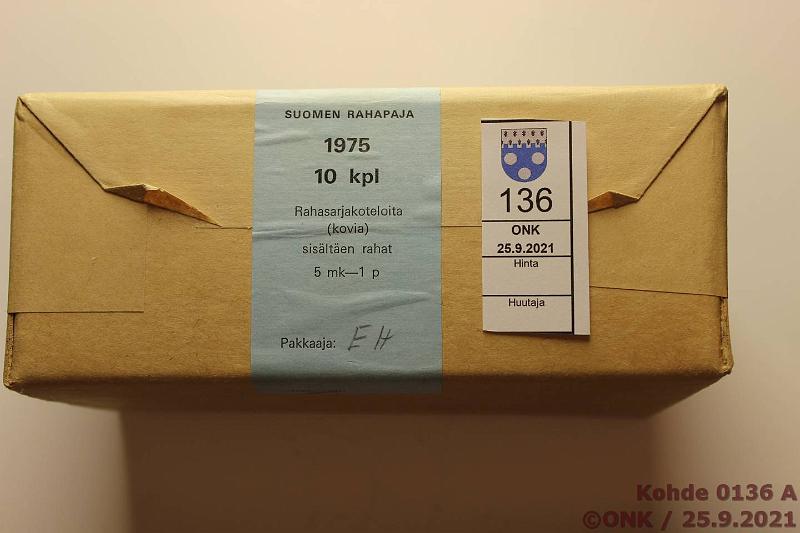 k-0136-a.jpg - Kohde 136, l�ht�hinta: 10 &euro; / myyntihinta: 31 &euro; 1975 10 kpl laatikko, km, sinetti ehyt, kunto: 9