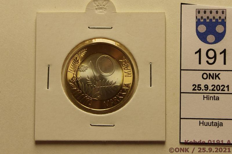 k-0191-a.jpg - Kohde 191 (kuva 1/2), l�ht�hinta: 300 &euro; / myyntihinta: 340 &euro; 10 mk 1999 SNY 666.1, Au 750/Ag 925, 13,2g. Hopean ja kullan rajalla tyypilliseen tapaan patinarengas, kehyksess�, kunto: 9