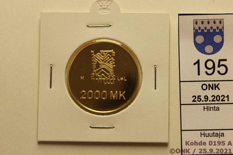 k-0195-a.jpg - Kohde 195 (kuva 1/2), lhthinta: 600 € / myyntihinta: 702 € 2000 mk 1995 Au, Proof, 16,97g/900, 50 rauhan vuotta, kehyksess, kunto: 10