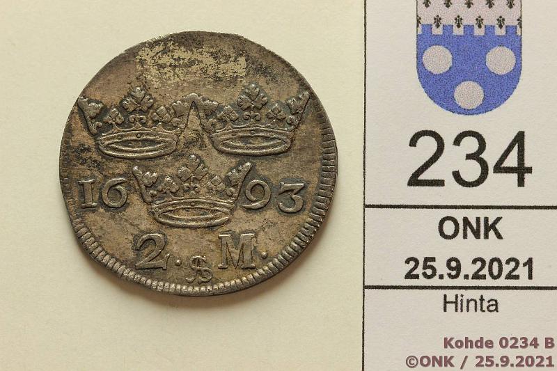 k-0234-b.jpg - Kohde 234 (kuva 2/2), lhthinta: 30 € / myyntihinta: 94 € Ruotsi 2 mk 1693 SM#149 Ag, 8,83g, 30mm. Hopeapitoisuus korkeampi kuin kirjoissa. Karl XI, kunto: 5