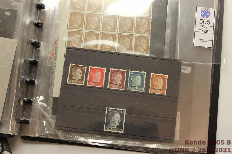 k-0505-b.jpg - Kohde 505 (kuva 2/3), lhthinta: 5 € / myyntihinta: 15 € Postimerkkej ja muuta Pieness kansiossa n. 150 postimerkki, posin sota-aiheista Saksaa, vhemmn saman teeman Suomi-merkkej, kunto: vk