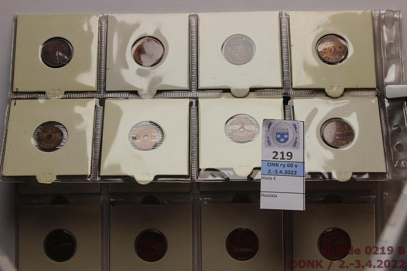 k-0219-b.jpg - Kohde 219 (kuva 2/2), lhthinta: 6 € / myyntihinta: 6 € 5 p 1918-43 (20) Kansiolehdell rahasilmiss, kaikki v:t, kunto: 5-7