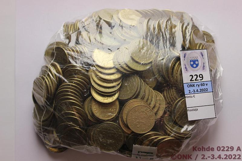 k-0229-a.jpg - Kohde 229, lhthinta: 10 € / myyntihinta: 10 € 20 + 50 p 1963-90 (n. 360) 20p 1963-90(n. 209); 50p 1963-90(151). Alkup kiertneit, loppupss paljon leimakiiltoisia, kunto: 4-9
