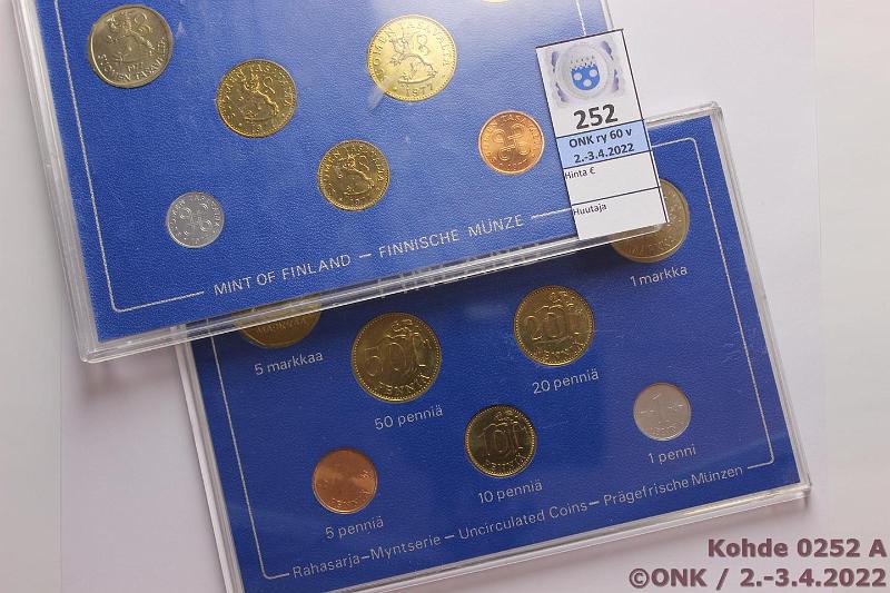 k-0252-a.jpg - Kohde 252 (kuva 1/2), lhthinta: 5 € / myyntihinta: 7 € 1977 (2), -78 (2) Osassa koteloissa pirsteit, kunto: 8-9