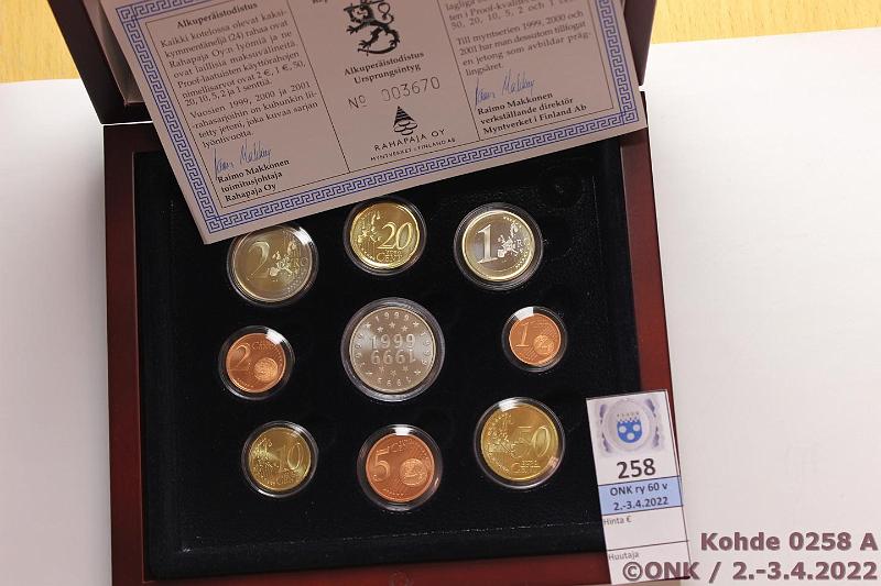 k-0258-a.jpg - Kohde 258 (kuva 1/2), lhthinta: 45 € / myyntihinta: 87 € 1999-2001 (3) Proof, Eurotripla, kaikki 3 v:a, puukotelo, tod, kunto: 10
