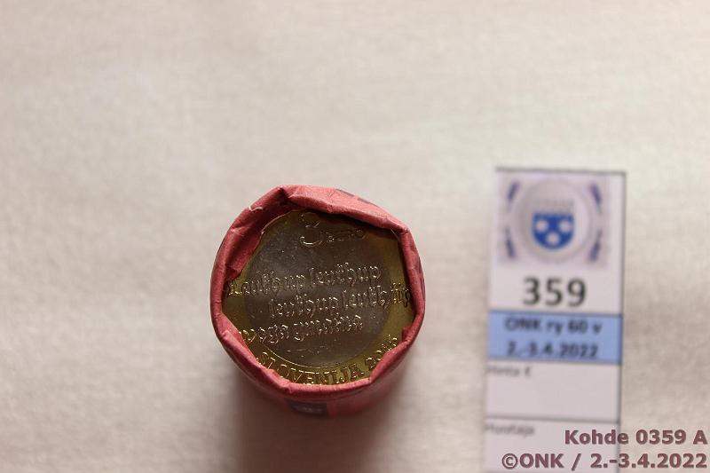 k-0359-a.jpg - Kohde 359 (kuva 1/2), lhthinta: 70 € / myyntihinta: 74 € 3 € 2015 Slovenia, 20kpl rullassa, First printed text 500 years, kunto: 9