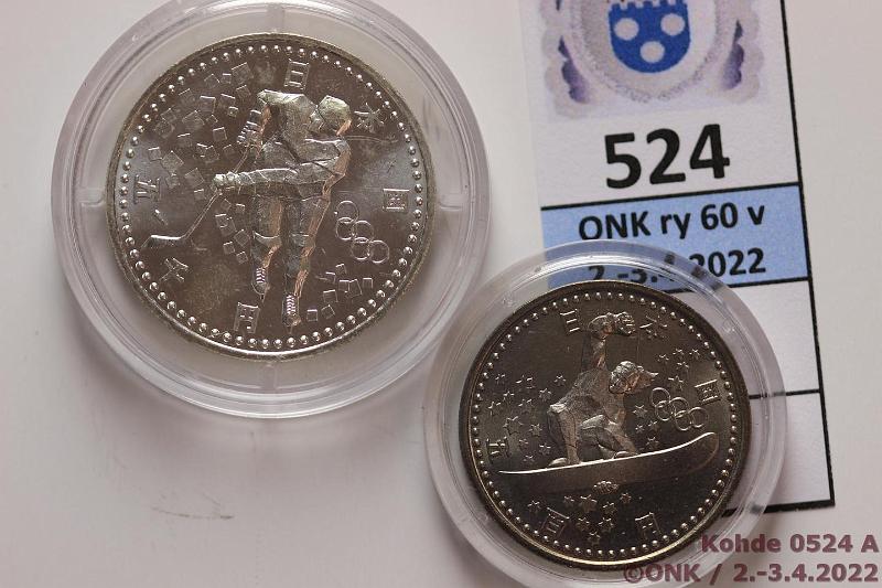k-0524-a.jpg - Kohde 524 (kuva 1/2), lhthinta: 10 € / myyntihinta: 26 € Japani 500 + 5000 yen 1997 KM#114, 115 CuNi, Nagano 500y, Snowboard; Ag 15g/925, 5000y, Ice hockey. Kapselit, kunto: 9