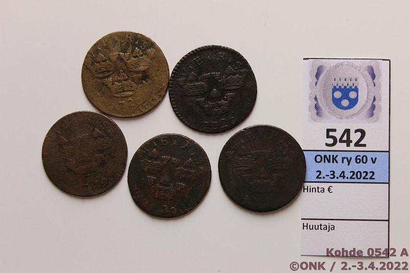 k-0542-a.jpg - Kohde 542 (kuva 1/2), lhthinta: 5 € / ei tarjouksia 1 re KM (5) 1719-20 SM#24a, 25a+b Cu, 1719, -20(4, yhdess pllelynti 1718 ja aihiokin isompi), Ulrika Eleonora, kunto: 1-3