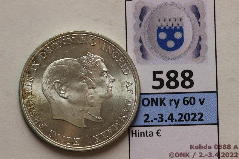 k-0588-a.jpg - Kohde 588 (kuva 1/2), lhthinta: 5 € / myyntihinta: 8 € 5 kr 1960 KM#852 Ag, 17g/800, Silver Wedding Anniversary, hieman patinaa, kunto: 9