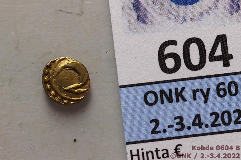 k-0604-b.jpg - Kohde 604 (kuva 2/2), lhthinta: 50 € / ei tarjouksia Intia Fanam 1700-luku Au, Tanjore, kunto: 7
