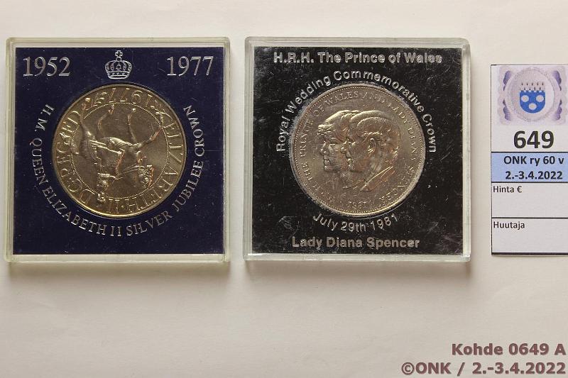 k-0649-a.jpg - Kohde 649 (kuva 1/2), lhthinta: 5 € / myyntihinta: 11 € UK 25 p (2) 1977, -81 KM#920, 925 CuNi, Queen Elizabeth II silver jubilee crown + Charles/Diana Royal wedding commemorative crown, koteloissa nja, kunto: 9