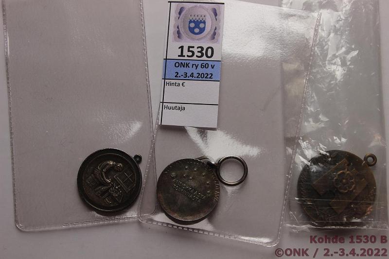 k-1530-b.jpg - Kohde 1530 (kuva 2/2), lhthinta: 10 € / ei tarjouksia Kunniamerkit (3) Aaltosen Kenktehdas L369; Kustannusyhti Otava "Ansiokkaasta toiminnasta"; Kansanelkelaitos, kaikki ilman nauhaa, kunto: 7-8