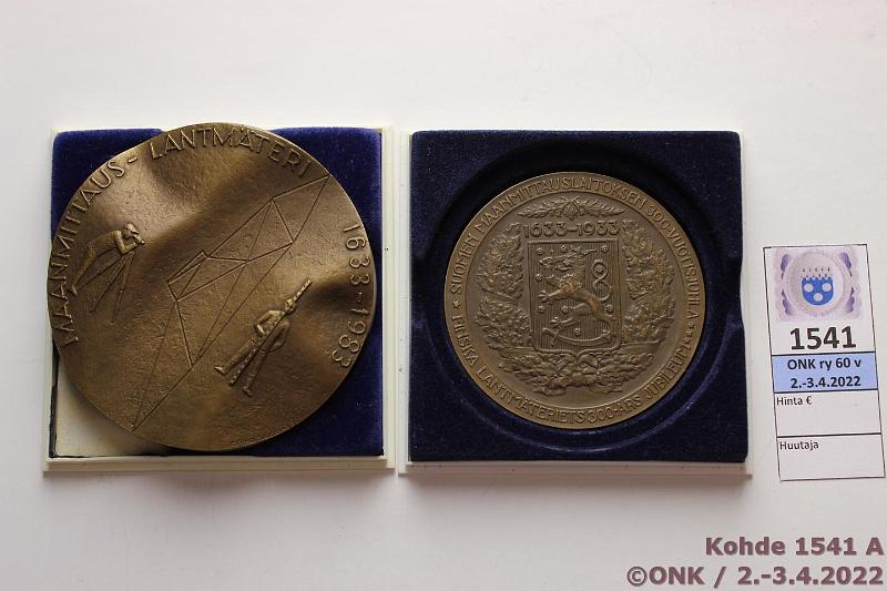 k-1541-a.jpg - Kohde 1541, lhthinta: 5 € / myyntihinta: 38 € Maanmittauslaitos 300 ja 350 v 1933, -83 Br, 60/74mm, 86/381g. Wikstrm/Sakki, kunto: 9