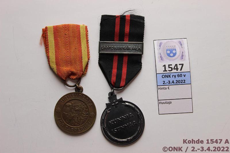 k-1547-a.jpg - Kohde 1547, lhthinta: 5 € / myyntihinta: 7 € Suomi (2) 1939-41 2. luokan Vapaudenmitali 1941; Talvisodan muistomitali 1939-40 Laatokan Karjala -soljella, solki taipunut ja nauhat kuluneet, kunto: 6