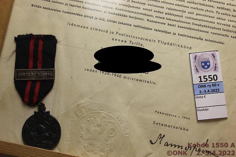 k-1550-a.jpg - Kohde 1550, lhthinta: 10 € / myyntihinta: 27 € Suomi Talvisodan muistoristi ja myntkirja lotalle kehyksiss, jlki kosteudesta, kunto: 7