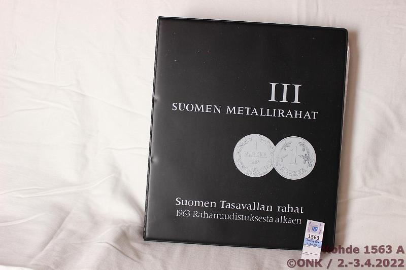k-1563-a.jpg - Kohde 1563 (kuva 1/3), lhthinta: 50 € / myyntihinta: 50 € Suomen Metallirahat III -kansio (237) 1963-2001 1p - 10mk kaikki kyttrahat, paitsi 5p 1964. Lisksi 10mk 1995 EU, Muistojeni markka ja 20p 1989 tuplareunuksella. Lhes kaikki leimakiiltoisia muutamaa alumiinirahaa kukuunottamatta. Kolikkokehyksiss, 13 sivua, vlilehdet, kunto: 9
