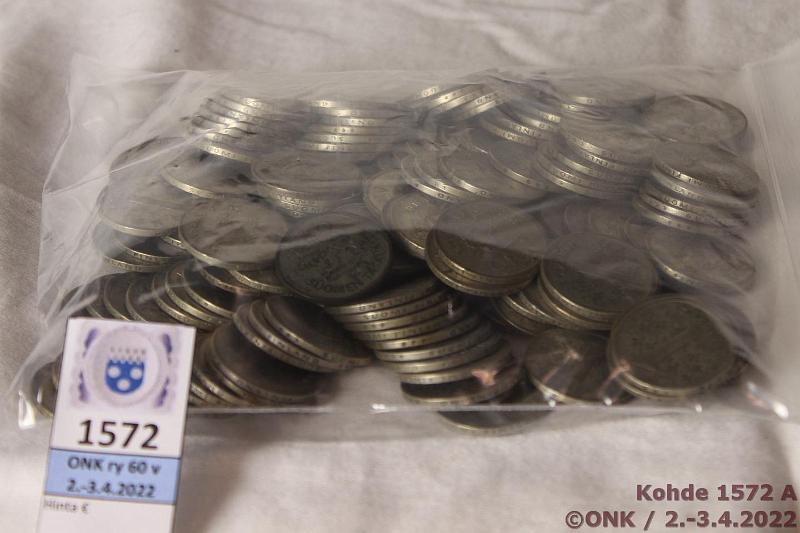 k-1572-a.jpg - Kohde 1572, lhthinta: 65 € / myyntihinta: 155 € Suomi 1 mk (150) 1964-68 Ag, 960g/350, 1964(24), -65(46), -66(58), -67(15), -68(7), kunto: 4-6