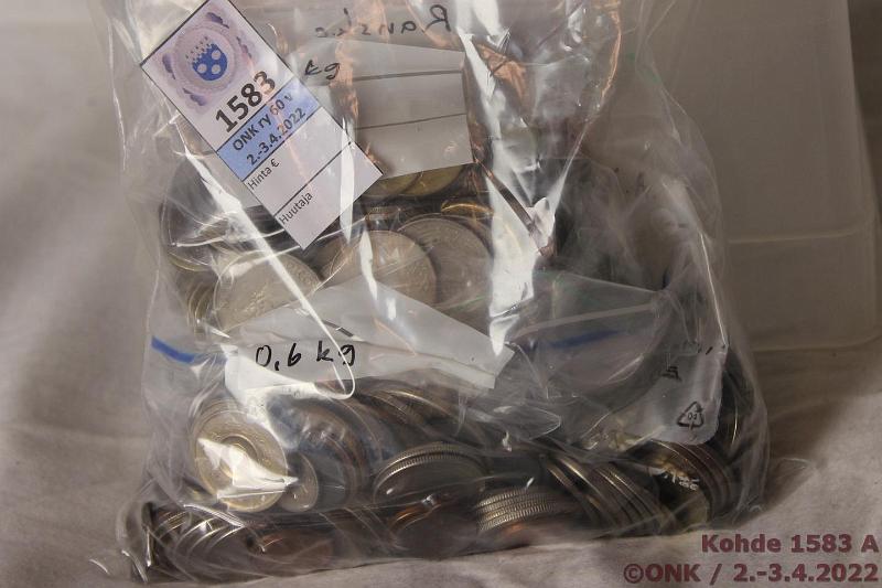 k-1583-a.jpg - Kohde 1583, lhthinta: 10 € / myyntihinta: 23 € Eurooppa ja kaukomaat 2,2 kg 1950-2000-luvut Eurooppaa, mukana mys europussi jossa posin 1s ja 2s kolikoita, nim. yli 3 euroa. N. 300g Hong Kong, Kuuba, Malesia, Singapore, Thaimaa, Tunisia, USA, kunto: 3-8