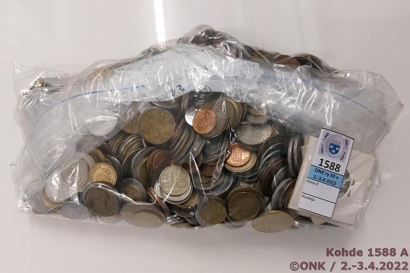 k-1588-a.jpg - Kohde 1588 (kuva 1/2), lhthinta: 25 € / myyntihinta: 38 € Muu maailma n 5,8 kg 1900-luku Eniten Eurooppaa ja Intiaa, kunto: 4-8
