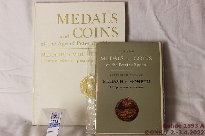 k-1593-a.jpg - Kohde 1593, lhthinta: 10 € / ei tarjouksia Er (2) Spassky, I - Shchukina, E.: Medals and Coins of the Age of Peter the Great 1974 + Medals and Coins of the Petrine Epoch (16 kpl A5-kokoista vritaulua Eremitaasin kokoelmista), kunto: Siistej