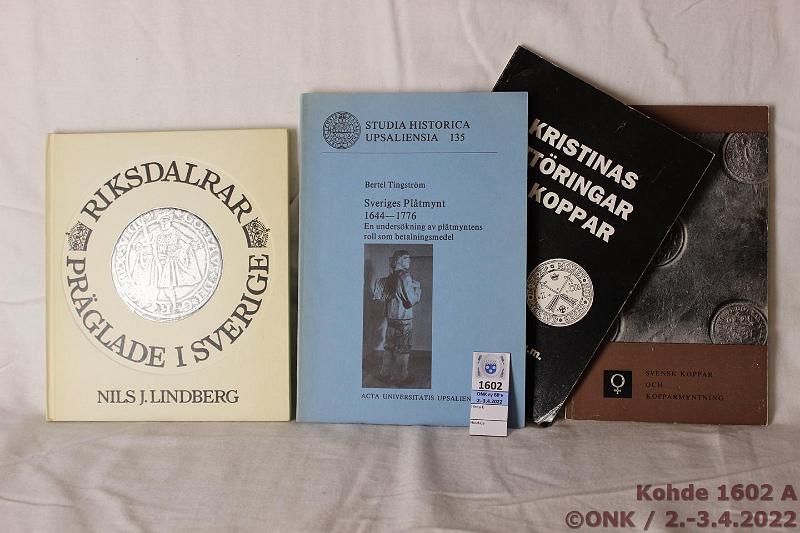 k-1602-a.jpg - Kohde 1602, lhthinta: 15 € / ei tarjouksia Er (4) Tingstrm: Sveriges Pltmynt 1644-1776 En underskning av pltmyntens roll som betalningsmedel, 1984, 246 s. + Linder-Welin (toim.): Svensk koppar och kopparmyntning En handledning vid studiet av myntsamlingen i Bergslagets museum, 1965, 113 s. + Lindberg: Riksdalrar prglade i Sverige, 1976, 88 s. + Trngren: Kristinas ettringar av koppar, variantfrteckning m.m., 1991, 148 s., kunto: Siistej