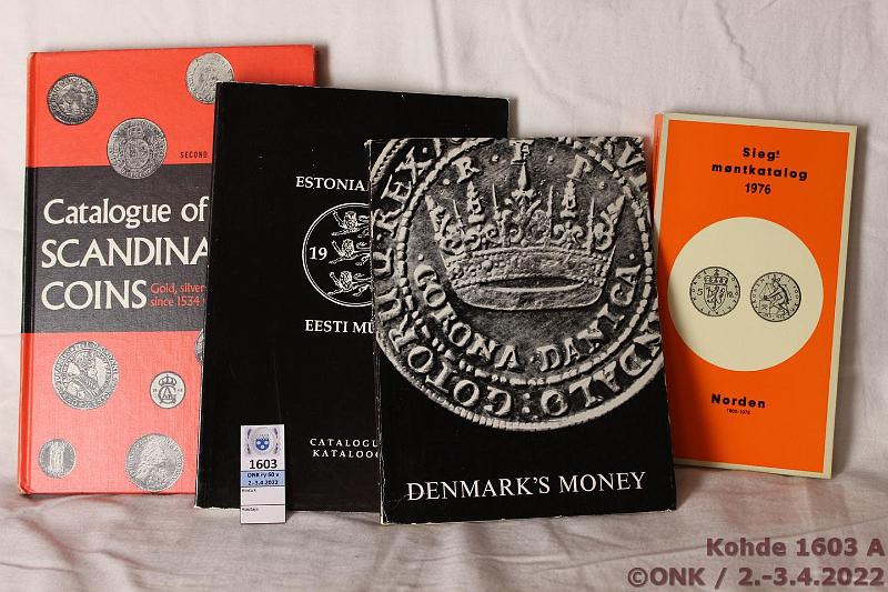 k-1603-a.jpg - Kohde 1603, lähtöhinta: 5 € / myyntihinta: 5 € Erä (4) Sieg's møntkatalog Norden, 1808-1975, 240 s. + Hobson: Catalogue of Scandinavian Coins, 134 s. + Haljak: Estonian Coin Catalog Eesti munt kataloog, 1993, 176 s. + Bendixen: Denmark´s Money, 1967, 116 s., kunto: Siistejä
