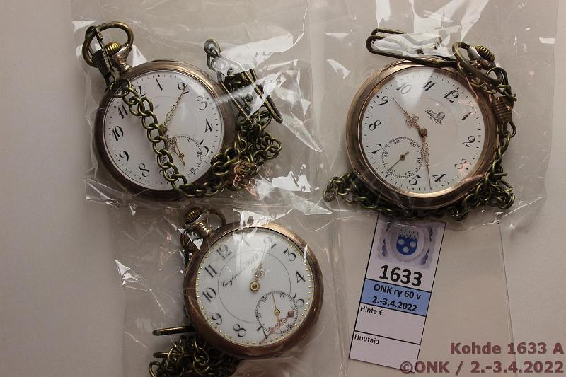 k-1633-a.jpg - Kohde 1633, lähtöhinta: 100 € / myyntihinta: 110 € Taskukellot (3) Käyntikuntoiset hopeakuoriset (Ag 800 -leimat) Leijona (2 erilaista) ja Gorgemont -kellot perineen, kunto: 7-8