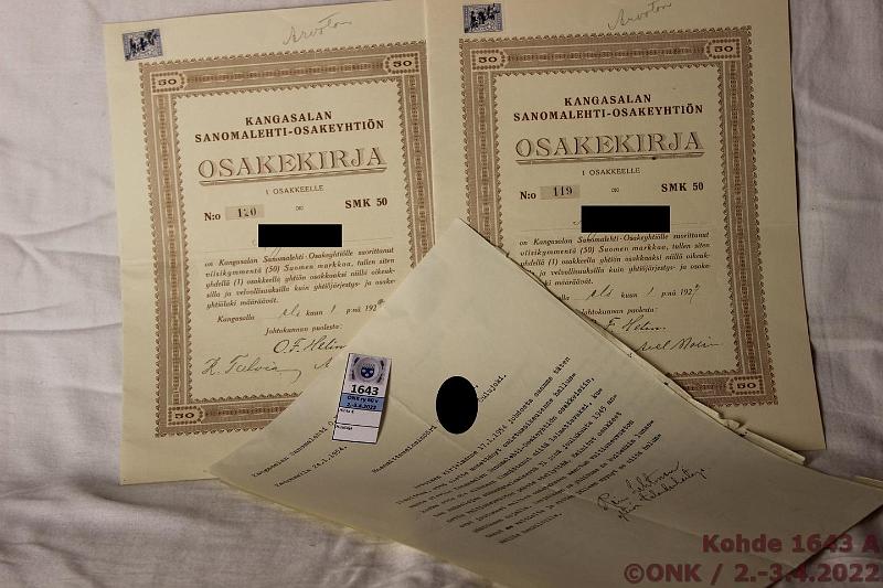 k-1643-a.jpg - Kohde 1643, lhthinta: 5 € / myyntihinta: 15 € Osakekirjat (2) 1927 Kangasalan Sanomalehti -osakeyhti. Kaksi osakekirjaa @1 osake, 50 mk, talongit. Menettneet arvonsa, koska leimaus v. 1946 puuttuu. Mukana omistajan ja yhtin vlist kirjeenvaihtoa vuodelta 1954 asiaa koskien. Mielenkiintoinen kokonaisuus., kunto: 8