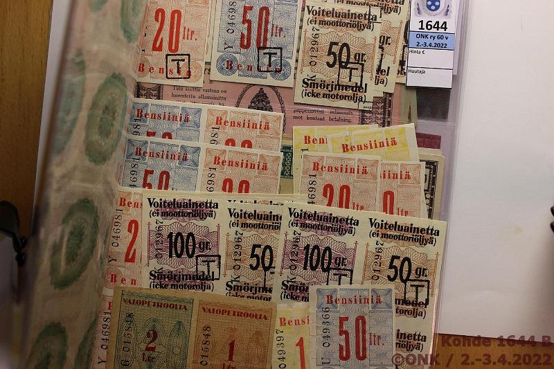 k-1644-b.jpg - Kohde 1644 (kuva 2/4), lhthinta: 10 € / myyntihinta: 10 € Ostolipukkeita ym. (49) Bensalippuja yksittin ja liuskoissa, osa leimattuja, voiteluainelippuja, paperinkeryskuitteja, valopetroolilippuja, rahakuvia, kunto: 3-9