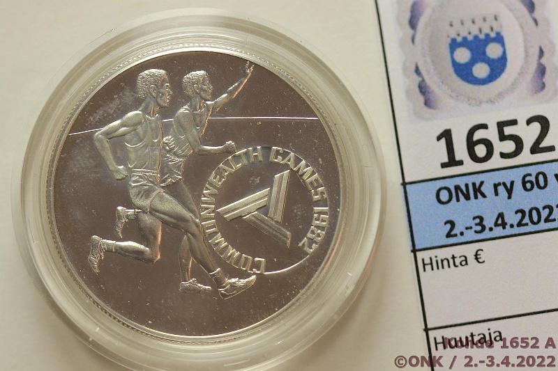 k-1652-a.jpg - Kohde 1652 (kuva 1/2), lhthinta: 13 € / myyntihinta: 22 € Tonga 10 pa'anga 1982 KM#78 Ag, 28,28g/925, Commonwealth Games, kunto: 9