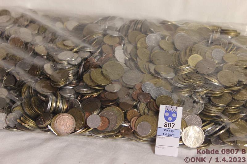 k-0807-b.jpg - Kohde 807 (kuva 2/2), l�ht�hinta: 50 &euro; / myyntihinta: 85 &euro; Suomi 10,4 kg 1963→ 1p - 10 mk, paljon leimakiiltoisia rullista, kunto: 5-9