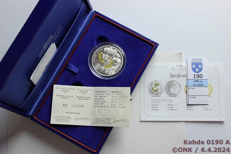 k-0190-a.jpg - Kohde 190, lhthinta: 10 € / myyntihinta: 18 € 1 1/2 € 2004 KM#2014 Ag, Proof, 22,3g/900. Ranska, Peter Pan -vriraha. Laatikossa, jossa ollut mys Au-raha., kunto: 10