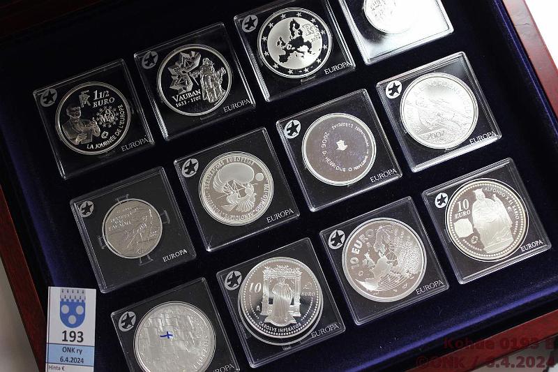 k-0193-b.jpg - Kohde 193 (kuva 2/2), lhthinta: 250 € / myyntihinta: 250 € 1 1/2 - 10 € 2004-08 (22) Ag, Proof, Europa-sarjaa: 1€ Ranska -06, -07, -08. 5€ Itvalta-07, -08. 8€ Portugali-07, -08. 10€ Suomi-07, -08; Espanja-04, -06, -08; Saksa-05F, -07F; Italia-07, -08; Belgia-06, -08; Irlanti-07(kaps halki). Lisksi Slovakia 200k-06, Unkari 5000f-06 ja Malta 5l-06. Yht. 426g hopeaa. Puulaatikossa, kaps., kunto: 10
